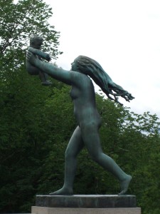 Frognerpark в Осло (Норвегія): скульптура з формації Ґустава Віґеланда (Gustav Vigeland).