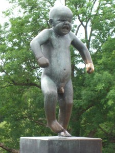 Sinnataggen - Gustav Vigeland Sinnataggen - Gustav Vigeland / лютуючий хлопчик Ґустава Віґеланда у Frognerpark (Осло, Норвегія). Фото автора.